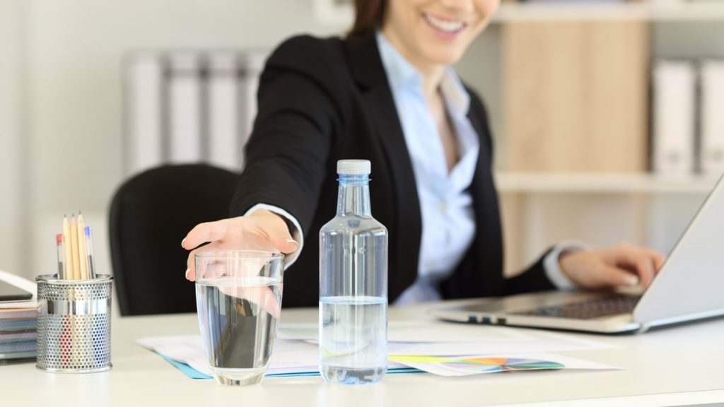 ¿Cómo hidratarse correctamente en el trabajo?