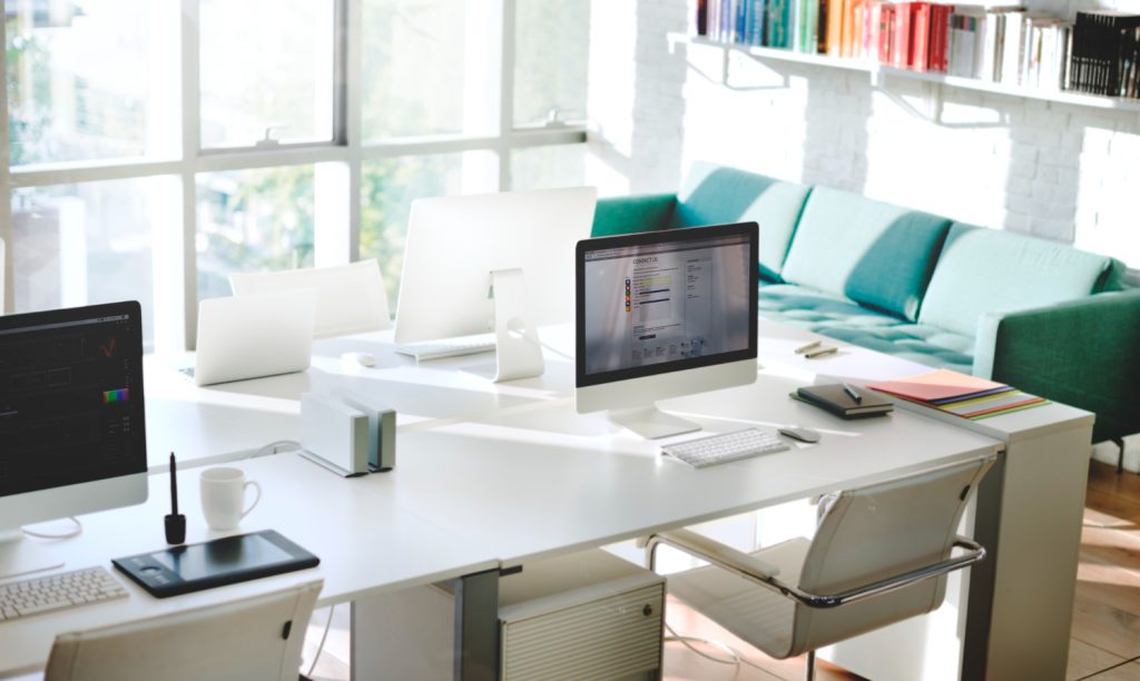 ¿Cómo afectan a las personas el orden y la limpieza en el lugar de trabajo?