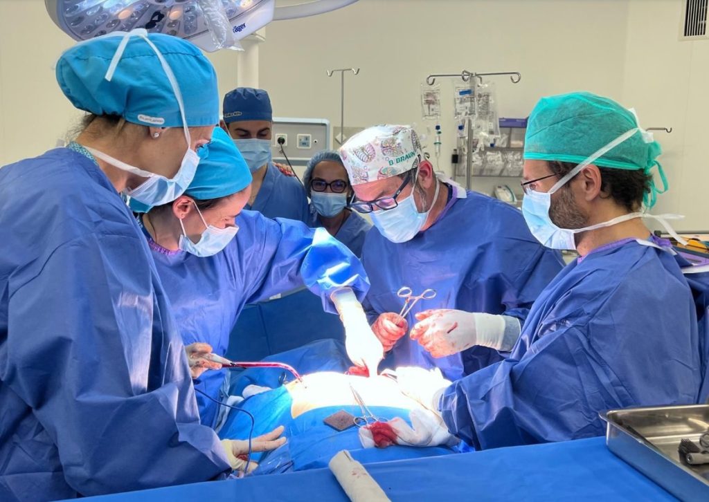Primera implantación en la sanidad privada vasca de prótesis torácicas flexibles impresas en 3D